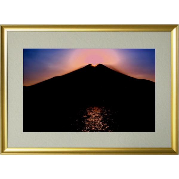 【偕拓堂より直送】ダイヤモンド富士とは、日没時または日の出時に富士山頂に太陽が懸かる状態のことです。その美しい風景は数ある富士山のカットの中でも一番と称され、全国各地から多くのカメラマンが奇跡の瞬間を写真に収めるため訪れます。私も山中湖畔で...