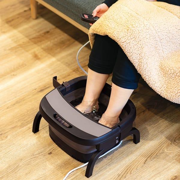 ●送料：880円（通常）おうち足湯で至福のひと時！●(約)／＜使用時＞幅36×奥行35×高さ18cm、1.65kg、＜折りたたみ時＞幅36×奥行35×高さ9cm●容量(約)／3〜7L●適応足サイズ／約27cmまで●ABS樹脂・アルミニウム●...