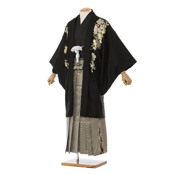 成人式・卒業式　男性袴フルセットレンタル■対応身長　160〜165cm前後■標準ウエスト　60〜100cmまで■サイズ　（約）羽織・着丈:約106 裄丈:約73 袖丈:約54 袴丈:約89（cm）■色柄　羽織/着物:黒金彩桜|袴:黒袴手綱に...
