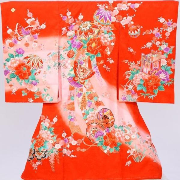 〔産着レンタル〕フルセット赤×ピンク　■色/柄　　赤×ピンク　蝶　まり■生地　　表地：ポリエステル　裏地：ポリエステル■付属品　　着物＋長襦袢、帽子、よだれかけ、お守り簡単な着せ方のマニュアル※小物類の色柄形は、e-きものレンタルスタッフが...