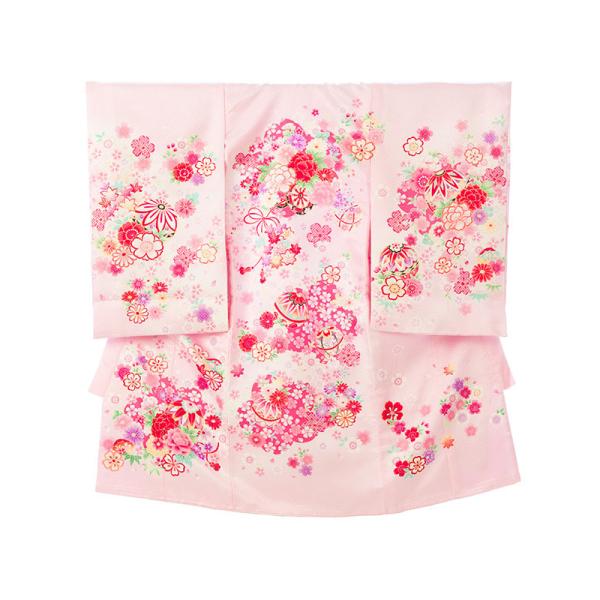 〔産着レンタル〕フルセット■色/柄　  ピンク地 鹿の子地紋 花車■生地　　表地：化繊　裏地：化繊■付属品　　着物＋長襦袢、帽子、よだれかけ、お守り簡単な着せ方のマニュアル※小物類の色柄形は、e-きものレンタルスタッフがコーディネートさせて...