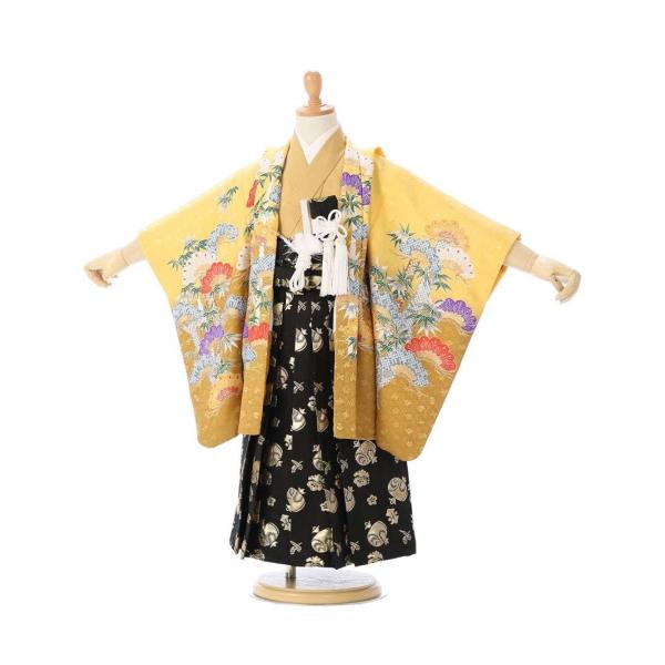 七五三レンタル　男児3歳　羽織：黄色　兜　鳳凰　松竹 着物：金茶　地紋つき 袴：黒地　縁起物　金襴■表地：ポリエステル100％■裏地：ポリエステル100％■羽織丈：52cm 肩裄：41cm 袖丈：46cm　袴丈：52cm ■対応身長：95〜...