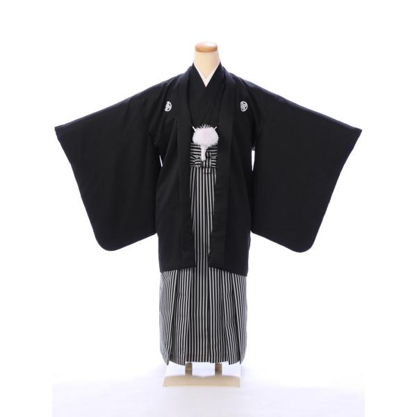☆ジュニア袴　レンタル☆卒業の晴れの日には紋付き袴姿で、思い出に残る1日に!!■対応身長:145〜150cm（約）羽織・着丈:80 裄:65 袖丈:58 袴丈:81（cm）※肩上げ無し■色・柄羽織:黒紋付き着物:黒袴:縞袴■生地　化繊 【ご...