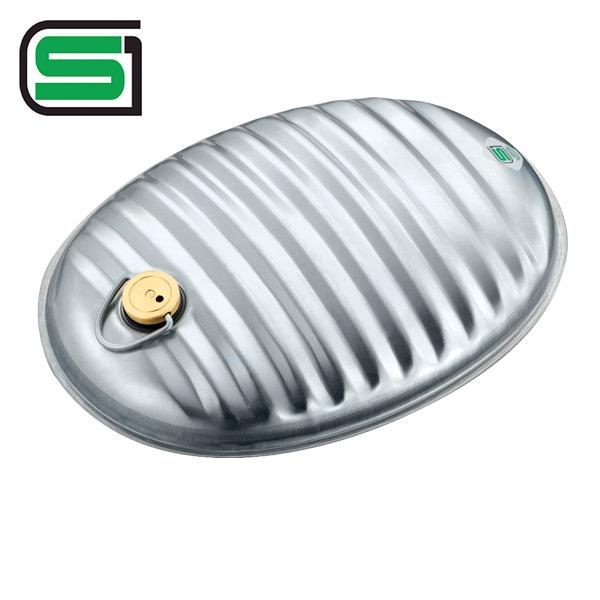 【送料無料】マルカ 日本製 トタン製 湯たんぽ 2.5L (替パッキン付き)圧力調整弁付口金 IH調理器対応 底面フラット●本体サイズ：幅21.6×奥行29.5×高さ7.4cm　重量0.62kg●材質：溶融亜鉛メッキ鋼鈑●原産国：日本●肌が...