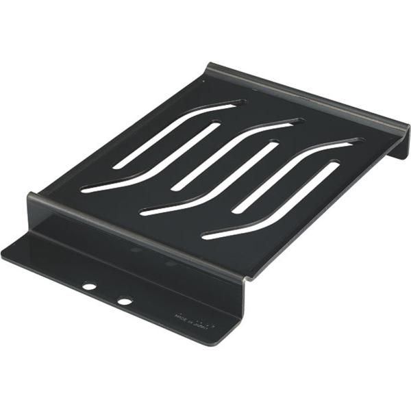 ユニフレーム UNIFLAME ユニセラ鉄板スリット 615263  615263　アウトドア　ユニセラ用オプション品です。スリットで余計な油をカット。焼網の上に被せて使用できます。別売の焼網ハンドル(品番665787)を使えば安全に移動可能。