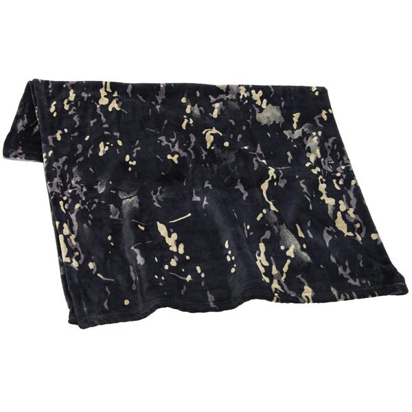 難燃マイヤー素材で燃えにくく、焚き火時間にも安心して使える