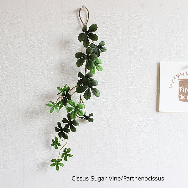 人気のシュガーバインをお手軽に♪花瓶やかごにいれるだけで、オシャレなインテリアグリーンのできあがり♪■S.ミニシサスアイビーバイン （造花）■全長 約45 cm■ポリエステル／ポリエチレン／ビニール樹脂コート※商品のサイズは多少異なることが...