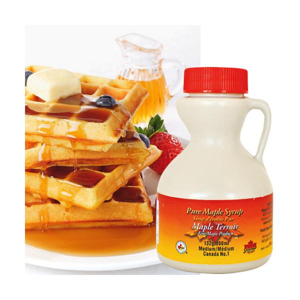 かわいらしいミニボトル入りのメープルシロップ。お配り用のおみやげとして大人気です。- 内容量：1個：100ml×3個- 1個サイズ：直径約5cm、高さ約9cm- 原産国：カナダ産- その他：ダーク  ※商品には国内法により日本語の「輸入シー...