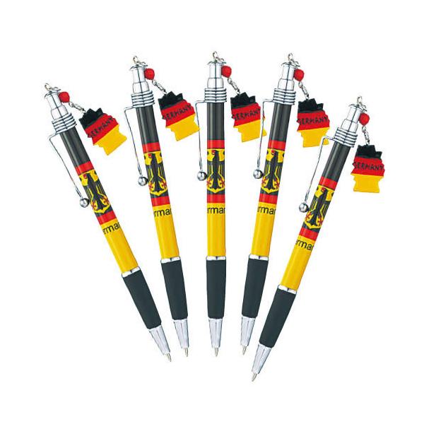 ドイツの国旗をデザインしたチャーム付きボールペン。- 1本サイズ：長さ約14cm- 原産国：中国製- その他：黒インク  ビニール袋入（個別包装あり） ※商品には国内法により日本語の「輸入シール」が貼付されています。（一部の雑貨品を除く）｜...