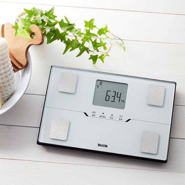 Bluetooth対応エントリーモデル。アプリ「ヘルスプラネット」に接続すれば測定結果を全て記録することが可能。データの経時的な変化を捉えることでからだを最適な状態に導きます。乗るだけで測定ができる「乗るピタ」を搭載しています。登録人数は5...