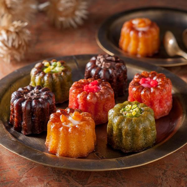 フランスの伝統菓子「カヌレ」を、食べやすいサイズに焼き上げました。一つ一つ丁寧にトッピングした、銀座らしい華やかなスイーツギフトです。カジュアルからフォーマルまで、幅広い用途でお使いいただけます。- 内容量：ショコラ・フランボワーズ・抹茶・...