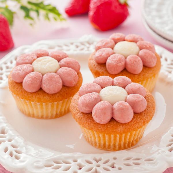 六本木の人気店「六本木アマンド」が監修したフラワーケーキ。苺の甘みとスポンジがマッチしています。花のように美しい見た目で、お祝いやプレゼントなどで贈りたい特別なケーキとしてもおすすめです。