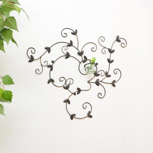 ●ウォールデコキャンドルシングル●シンプルな壁を立体感のある壁飾りでおしゃれにデコレーション。蔦のようにのびやかに広がるアイアンにガラスカップがセットになった壁飾りです。●ガラスカップにはティーライトキャンドルを入れたり、フラワーベースとし...