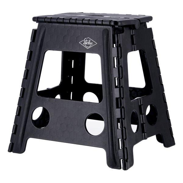 サッと広げればどこでも使える、便利な折りたたみステップスツールです。