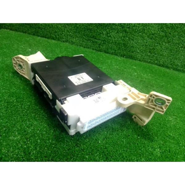 ヴォクシー DBA-ZRR80G ZRR85 ZWR ヒューズボックス 3ZR-FAE 1F7 ヴォクシー DBA-ZRR80G ZRR85 ZWR ヒューズボックス 3ZR-FAE 1F7