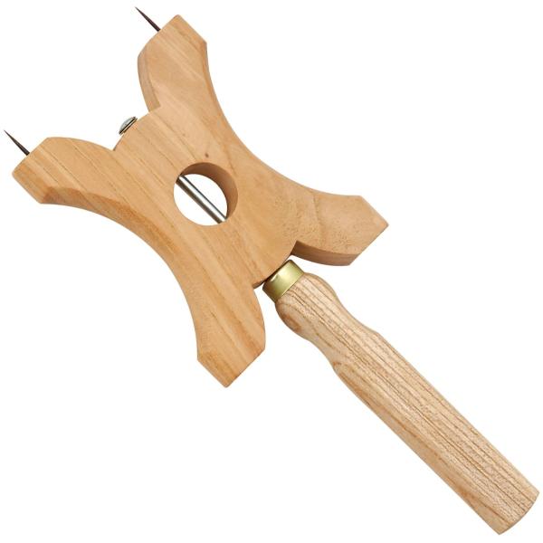 【ご購入後の当店からの連絡はご登録のメールアドレスに通知いたします。必ずご確認ください】【商品概要】用途:建築用水糸の巻き付け特徴1:木製の凧糸巻特徴2:カルコは別売サイズ:中材質:木【商品説明】【商品詳細】ブランド：千吉商品種別：DIY・...