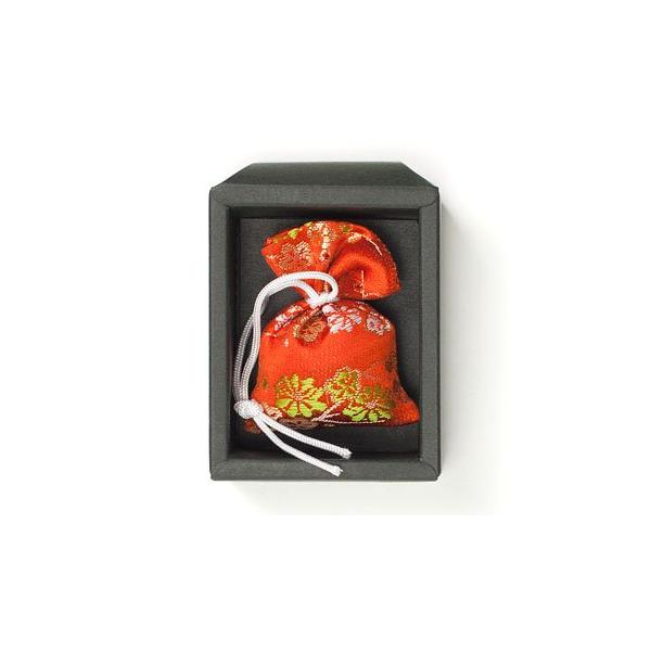 【ご購入後の当店からの連絡はご登録のメールアドレスに通知いたします。必ずご確認ください】【商品概要】本体　長さ60mm（紐含まず）／西陣織布／誰が袖1入ケース入／内容量：1個入 （パッケージ外寸）85mm×65mm×30mm【商品説明】人と...