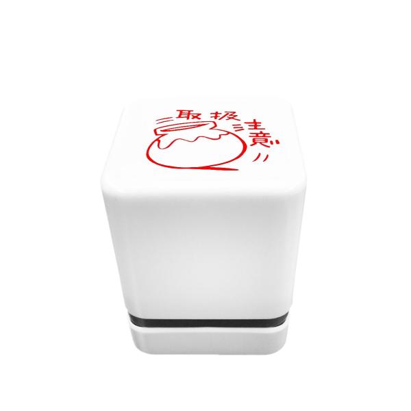 【ご購入後の当店からの連絡はご登録のメールアドレスに通知いたします。必ずご確認ください】【商品概要】【シリーズ】ちょっとおおきな事務・お仕事スタンプ【サイズ】W35×D35×H45mm【印面サイズ】25mm角【インク色】朱色【形式】シャチハ...