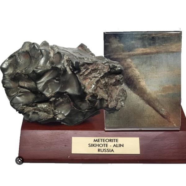 【ご購入後の当店からの連絡はご登録のメールアドレスに通知いたします。必ずご確認ください】【商品概要】英名：Sikhote-Alin 分類：隕鉄（Octahedrite IIAB）Fell：1947年2月12日 産地：Russia主に鉄からな...