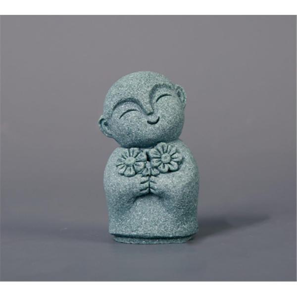 【ご購入後の当店からの連絡はご登録のメールアドレスに通知いたします。必ずご確認ください】【商品概要】【店主からの伝言】芸術家が京都のお寺を見学していると、かわいい小僧さんと地下菩薩の石像を見つけて、面白くて美しいと感じました。帰国後、砂岩合...