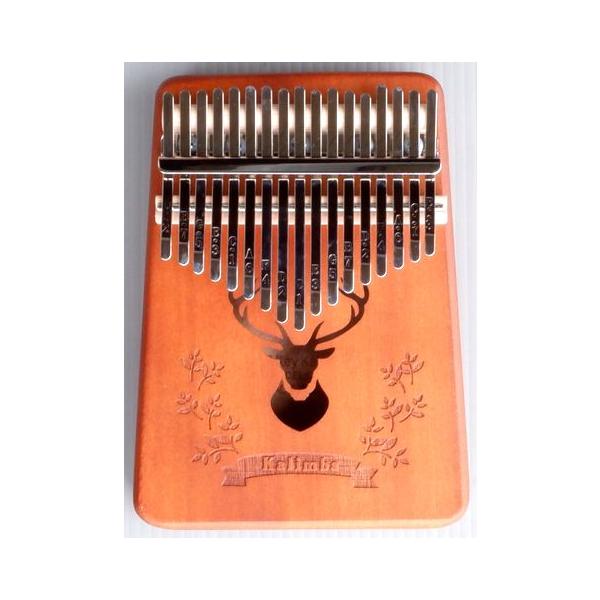 カリンバは親指ピアノとも呼ばれる東アフリカ生まれの素朴な楽器。両手で挟むように持って、親指で弦を弾くだけで初心者でも簡単に演奏できます。馴染みのあるドレミ…音階の17弦で２オクターブ以上の音域がありますので、様々な楽曲演奏が可能です。付属品...