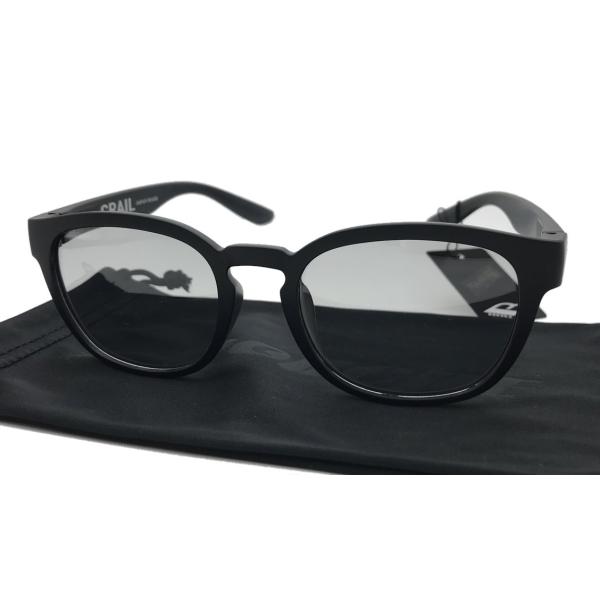 超軽量PET素材を使用した新しい国産モデル。掛けているのが分らなくなる程の掛け心地と、機能性の高い偏光レンズでアクティブなスタイルを提供します。 50□21-135国産レンズ使用 ソリッド偏光 可視光線透過率54％