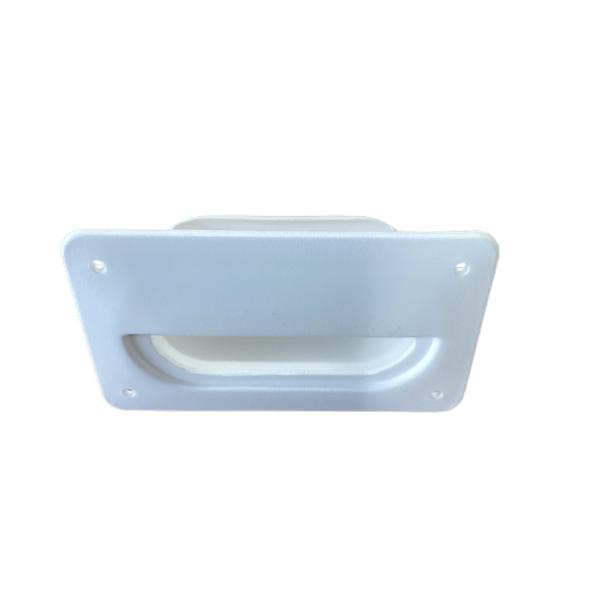 ヤマハボートに使用されている樹脂製換気口（エアーベンチレーター）です。バッテリーをハッチ内に入れられている場合、換気口がないと小型船舶検査で合格できない場合があります。アイパイロット等を取付し、バッテリーを増設したりする場合も使用されること...