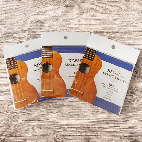 【一番売れてるウクレレフロロ弦！】★3セットで更にお安く、送料無料でお届けします。フェイマスウクレレでおなじみのキワヤ商会ブランドのクリアフロロ弦です。フロロカーボンながらマイルドな明るいサウンドが特徴です。ゲージが細く柔らかなので、テンシ...