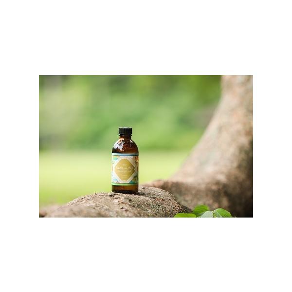 新しい「大地と光のマッサージ」も、ケイシーリーディングのレシピに基づいています。ピーナッツオイル、オリーブオイルをブレンドしたエドガーケイシーリーディングに基づくオイルマッサージのベースとなるオイルです。内容量：220ml成分：ピーナッツ油...