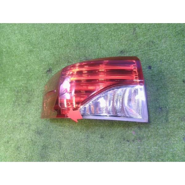 アベンシス DBA-ZRT272W 左テールランプ LI 040 ヴァレオ 05-31 81560