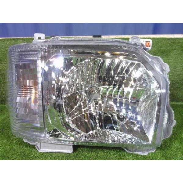 ハイエース 200系 TRH200V 右ヘッドライト 新車外し ハロゲン ハイエース 200系 TRH200V 右ヘッドライト 新車外し ハロゲン