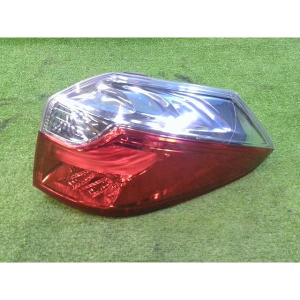 シャトル DAA-GP7 右テールランプ ハイブリッドXスタイルエディション