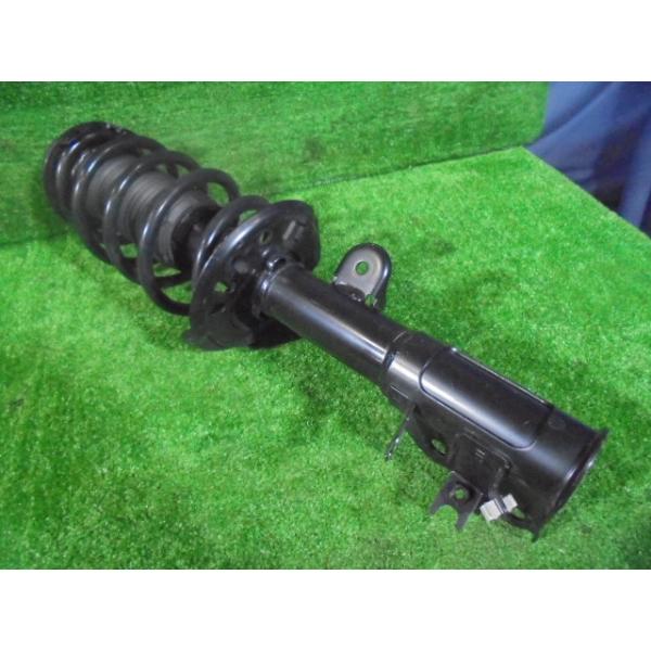 ヴェゼル 6AA-RV6 左フロントストラット E:HEV Z 4WD NH902P KYB 51620