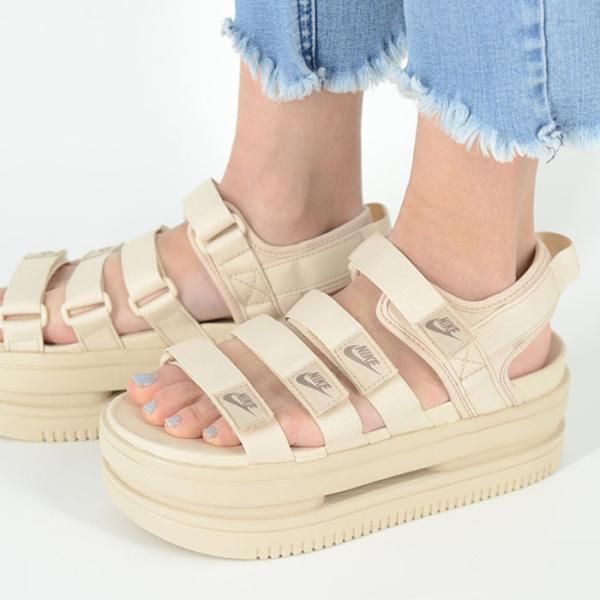 Nike ベージュ サンダル NIKE（ナイキ） WMNS NIKE ICON CLASSIC SANDAL ウィメンズ アイコン