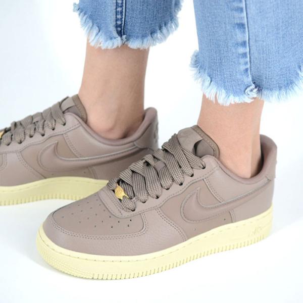 【美品】NIKE ナイキ AIR FORCE 1 LE 20.5㌢ NIKE（ナイキ） W NIKE AIR FORCE 1 '07 ウィメンズ エア フォース