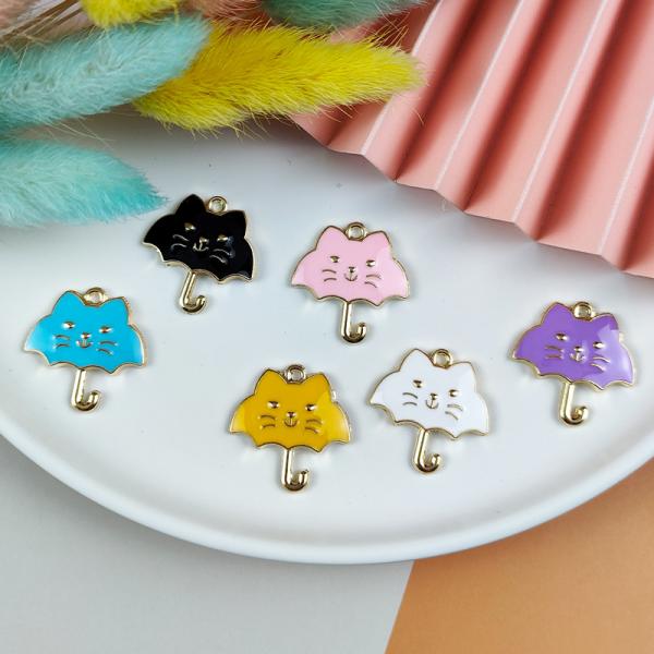 新品未使用！VALENTINO 猫の顔チャームピアス