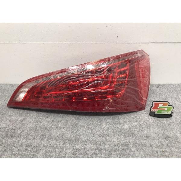 新品!Q5 8R系 純正 前期 右 テールランプ/ライト/レンズ LED 8R0