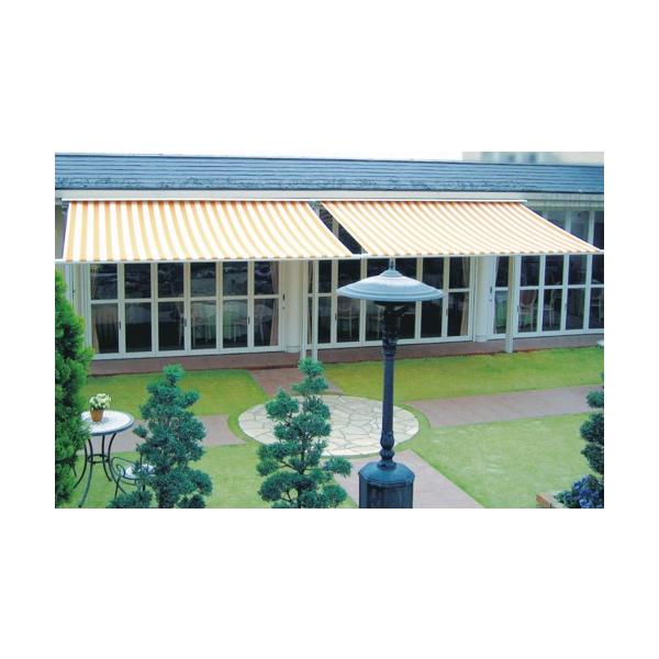 雨よけや強い日差し対策に。楽々開閉のオーニング　両そでタイプは、中庭・広場・駐車場などで、  片袖タイプは壁面・出入り口などでご利用いただけます。