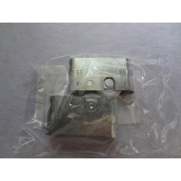 新品 ウッドワン ZY1407 (2個入り) 引き戸用戸車 V戸車 A3V型  WOODONE 部品です。部品のためパッケージは簡易的なもので変わる場合やラベルのはがし跡などがあります。ネコポスの場合、パッケージごとクッション材の封筒に直接...