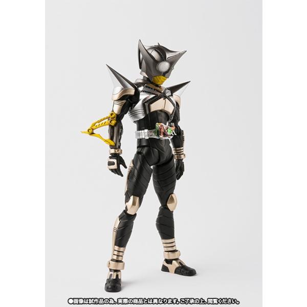 S.H.フィギュアーツ 真骨彫製法　仮面ライダー　カブト　パンチホッパー Amazon.co.jp: BANDAI S.H.フィギュアーツ(真骨彫製法) 仮面