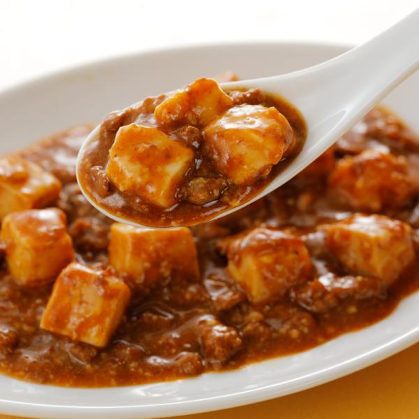 国産粗挽き豚肉を使用し花椒と3種の醤を効かせた本格的なソースに、ダイスの豆腐を加えて麻婆豆腐に仕上げました。