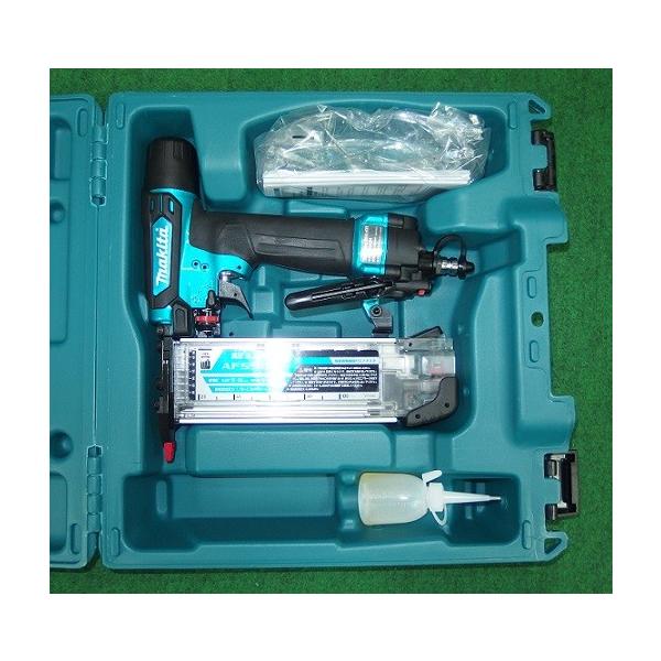 送料無料 マキタ AF552HM エアダスタ付高圧仕上釘打機 青 新品