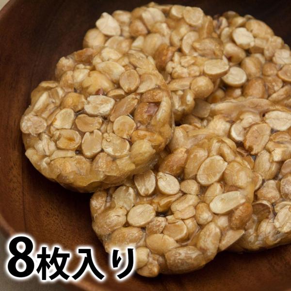 岐阜県産の生はちみつを使った豆板。サクサク感、ピーナッツとはちみつの甘さが、ついもう一枚と手が出る美味しさです。商品名　蜜豆名称　菓子原材料名　落花生、水飴、砂糖、はちみつ内容量　8枚保存方法　直射日光、高温多湿を避けてください・同一工場で...
