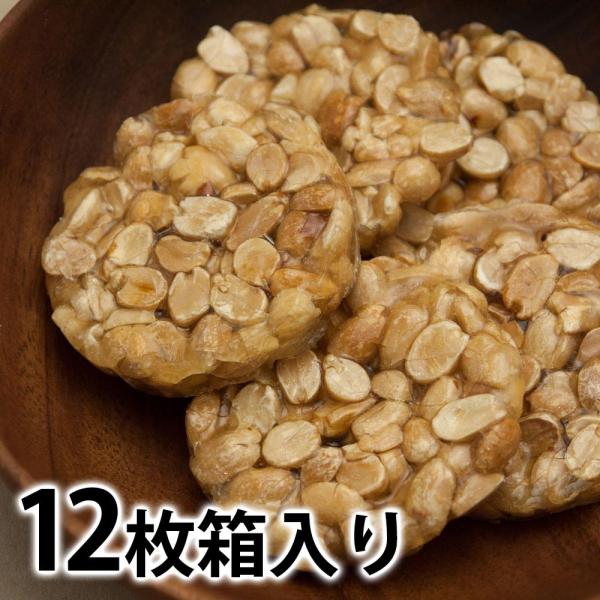 岐阜県産の生はちみつを使った豆板。サクサク感、ピーナッツとはちみつの甘さが、ついもう一枚と手が出る美味しさです。化粧箱入りでギフトにおすすめ！商品名　蜜豆名称　菓子原材料名　落花生、水飴、砂糖、はちみつ内容量　12枚保存方法　直射日光、高温...