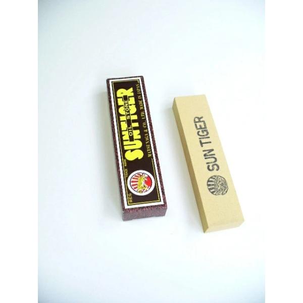 SUN TIGER　油砥石(赤) #3 (100x25x13mm)　　金型や精密機械部品等、水研ぎを嫌う研磨に!小型刃物研磨、金型、ドリル、彫刻刀等の研磨に! 灯油、軽油、機械油、ミシン油など粘度の低い油つけてご使用ください(水研ぎでも使え...