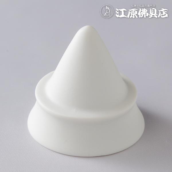 《サイズ》本体寸法：直径4.6×高4.5cm《材質》陶器製（素焼き）《商品説明》お皿にあっという間にきれいな三角錐が出来上がる便利アイテムです。●ご使用方法●1　盛り塩専用器にお塩を詰めていきます2　しっかりと押し込める3　お皿にかぶせて軽...