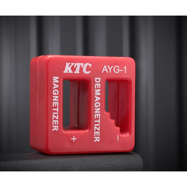 ドライバの軸など、棒状の鉄製品の着磁・脱磁ができます。DEMAGNETIZER（−）側の穴に軸を通してスライドさせると脱磁、MAGNETIZER（＋）側の穴に軸を通してスライドさせると着磁できます。■型式：AYG-1■メーカー：KTC■寸法...