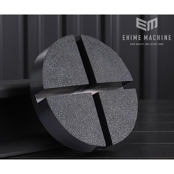 お手持ちのガレージジャッキ/エアージャッキに乗せるだけでの簡単取り付けで、車へのダメージが防げるラバージャッキプレート。 ステップパネル等を本品の溝に入れることにより、ジャッキポイントを傷つけることなく、確実で安全な作業ができます。MASA...