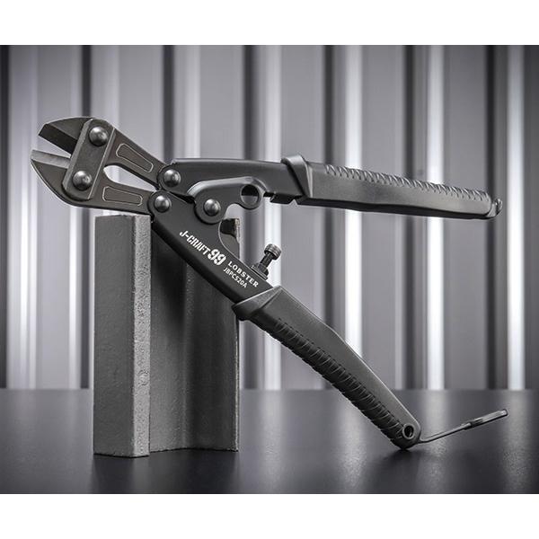 ネジ部までブラック色にこだわった番線カッターが登場。軟鋼・硬鋼線材を切断する鉄刃に、軽量タイプを求める方へ最適なアルミハンドルを採用。安全ロープ取付穴を、本体中心とハンドルの2ヶ所に設置しています。【用途】番線・釘・フェンス・ステンレス針金...