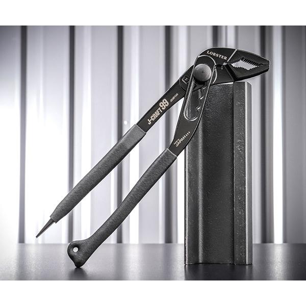 「ワイドなくわえ幅と奥まった箇所での高い操作性」黒をまとったハイブリッドアンギラスの最大クラスモデルが、J-CRAFT99シリーズとして登場しました。ロブテックスの開発チームが現場の声をもとに改良を重ね、より握りやすく扱いやすい仕様へ進化。...